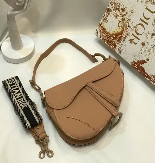 Iconic Bags for a Chic Look - 6912