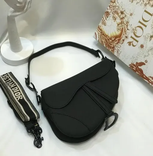 Iconic Bags for a Chic Look - 6912